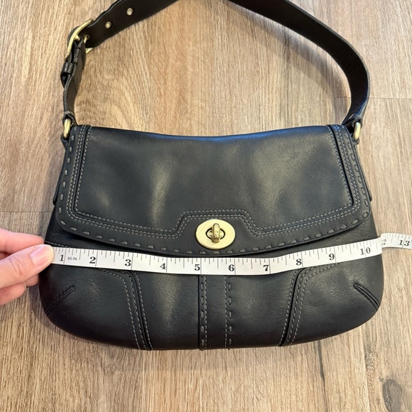 Vintage Coach Y2K Legacy Hamptons Sticker Black Leather Shoulder Bag Small Gold - Picture 8 of 9